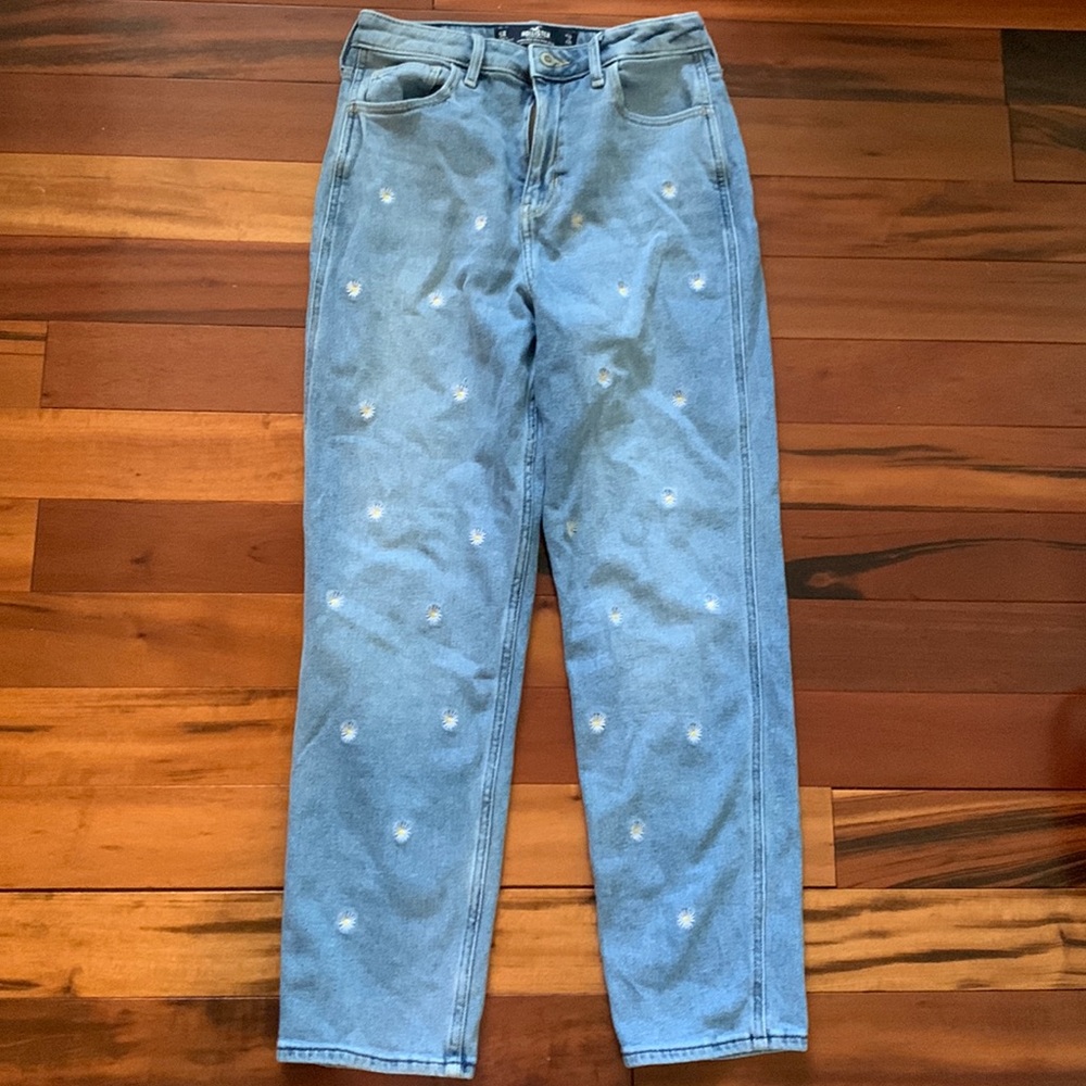 Womens size 5r hollister jeans.